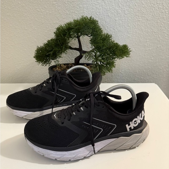 Hoka ARAHI 5 🤩✨Men's Black and White Athletic Shoes - Picture 3 of 6